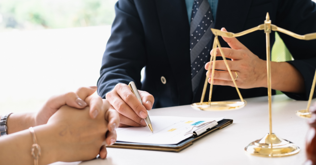 Call A personal injury Attorney To Get Maximum Compensation For Your Claim img