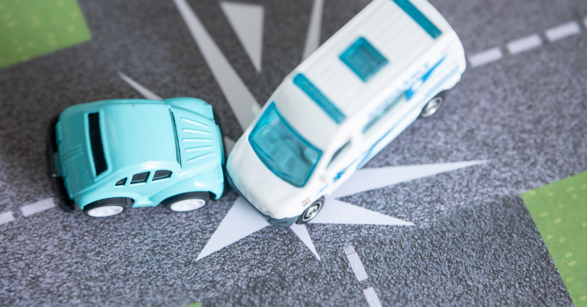 Choque entre una van de transporte médico y un carro en Atlanta
